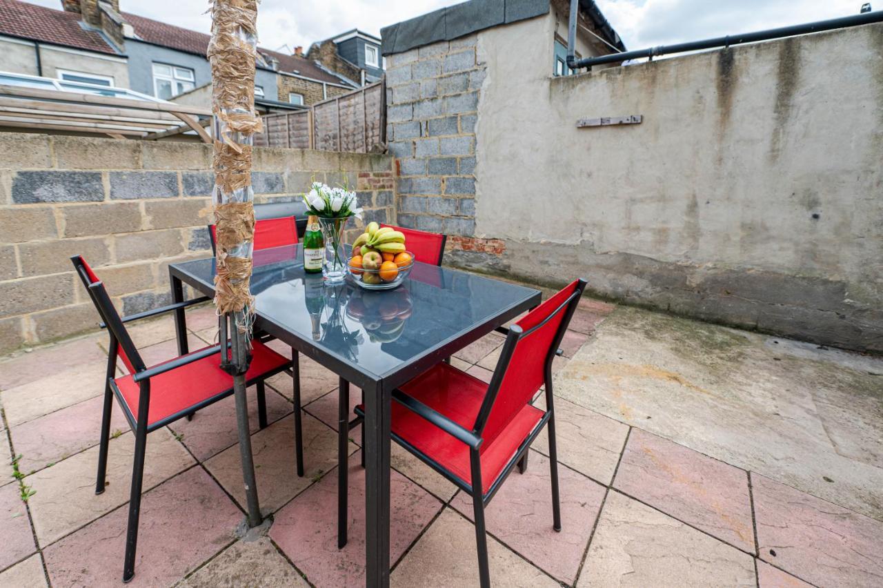 Beautiful 4 Bedrooms House, 7 Walk To Train Station Plumstead  Exterior photo